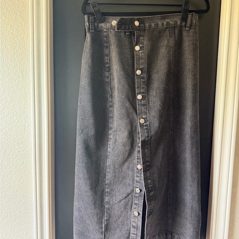 Gray Button-Front Denim Skirt - image 2